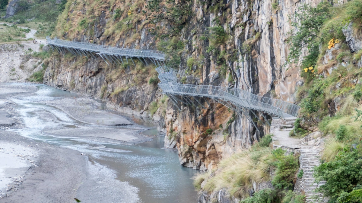 trek-from-machha-khola-to-jagat-cantilever-bridge