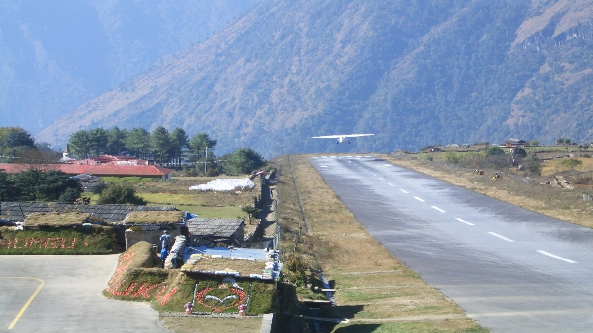 worlds-most-extrem-airport-lukla